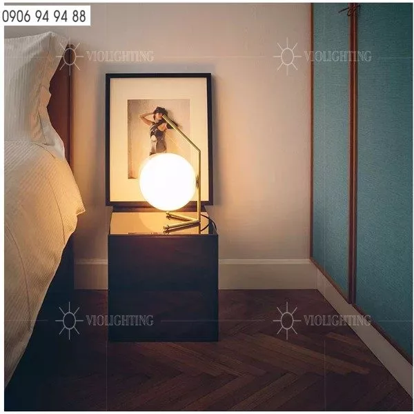 Đèn Bàn Moonlight Chao Thủy Tinh Trắng, Thân Kim Loại Si Vàng-Đồng Db-333