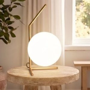 Đèn bàn moonlight chao thủy tinh trắng, thân kim loại si vàng-đồng DB-333