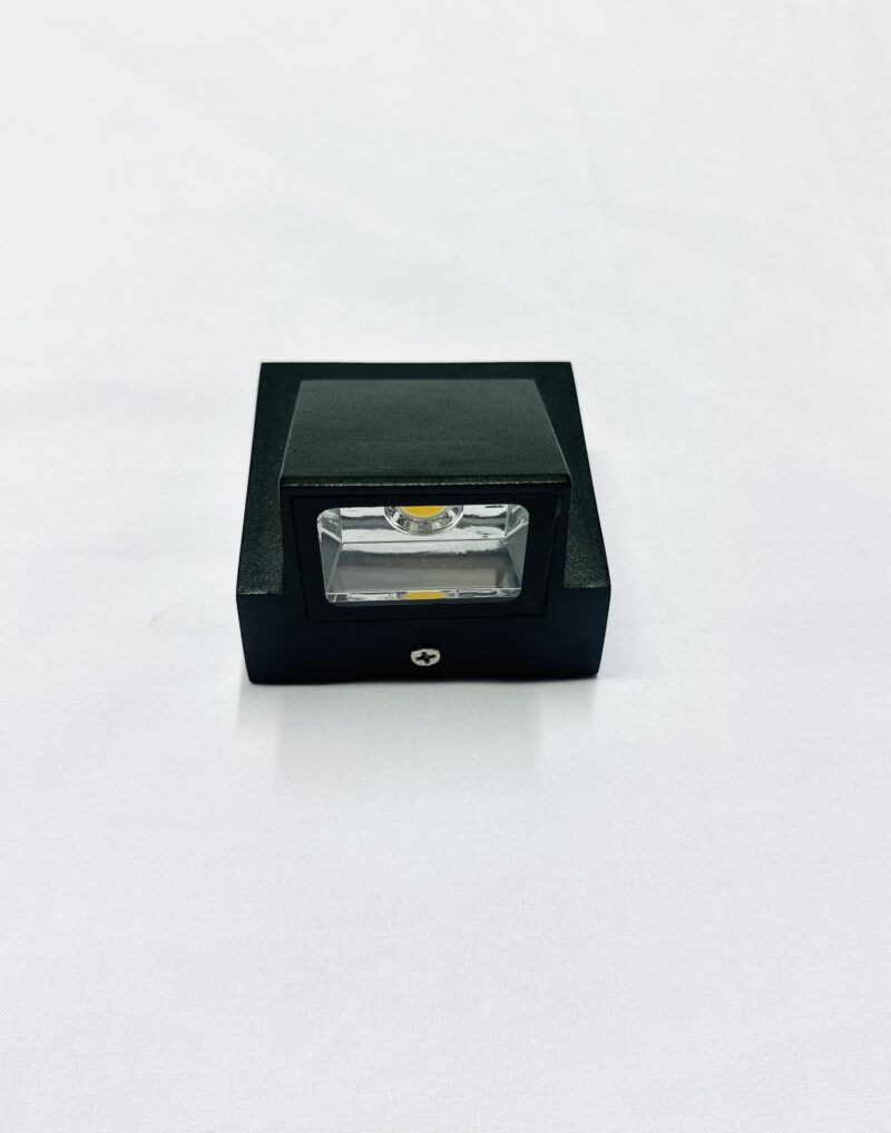 den-tuong-led-hien-dai-ngoai-troi-hat-1-dau-gia-re-vnt-323