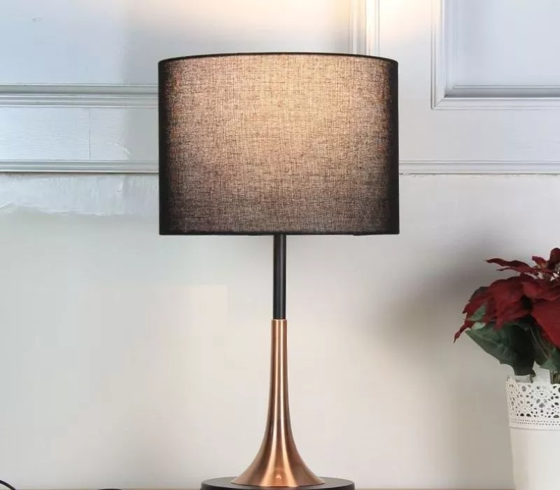 Đèn Bàn Chụp Vải Đen, Thân Kim Loại Si Vàng-Đồng Db-325