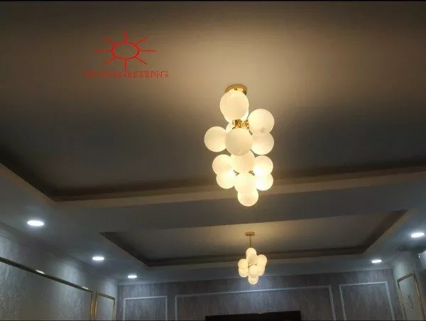 Đèn Gắn Trần Kiểu Ngang, Thân Si Vàng Đồng, Chao Thủy Tinh Đục 16 Bóng Dc-154V