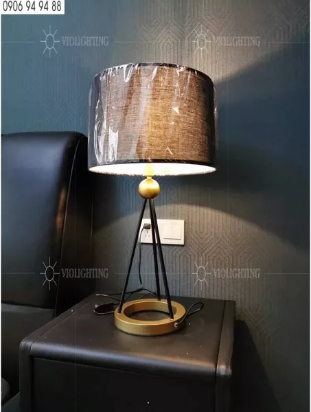 Đèn Bàn Chụp Vải, Thân Kim Loại Hiện Đại Db-320