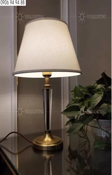 Đèn Bàn Chụp Vải Trắng, Thân Kim Loại Phối Thủy Tinh Nghệ Thuật Db-356