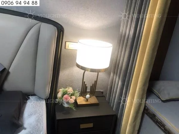 Đèn Bàn Chụp Vải, Khung Kim Loại Thiết Kế Nghệ Thuật Db-639