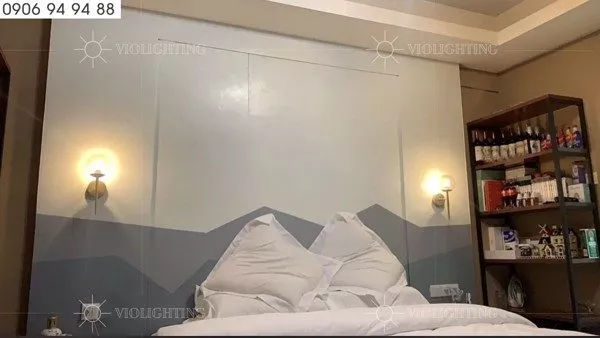 Đèn Gắn Tường Decor, Thiết Kế Hình Đuốc, Chao Thủy Tinh Trà Nghệ Thuật Vdc-548