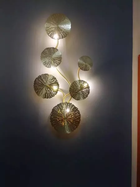 Đèn Gắn Tường Decor, Kim Loại Si Vàng Đồng, Thiết Kế Kiểu Lá Sen Vdc-615