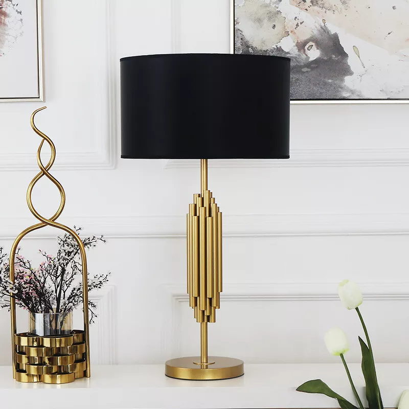 Đèn bàn chụp vải đen, thân kim loại thiết kế nghệ thuật DB-392 - Hình ảnh 3