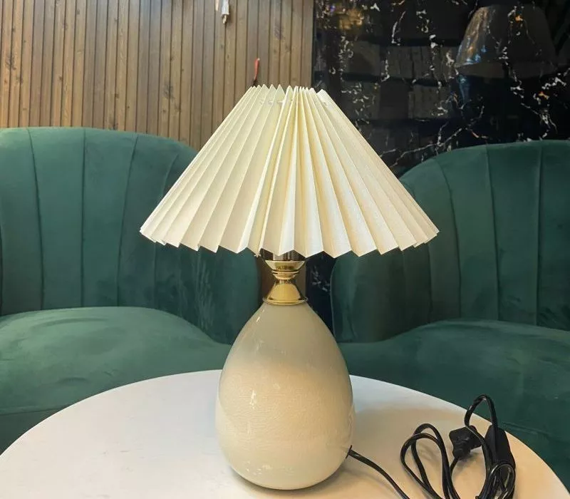 Đèn Bàn Phong Cách Vintage Thân Gốm Sứ Xếp Ly Db-698