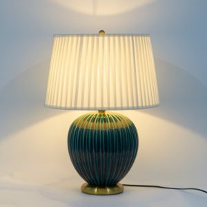 Đèn bàn thân sứ, chao vải thiết kế đơn giản DB-712